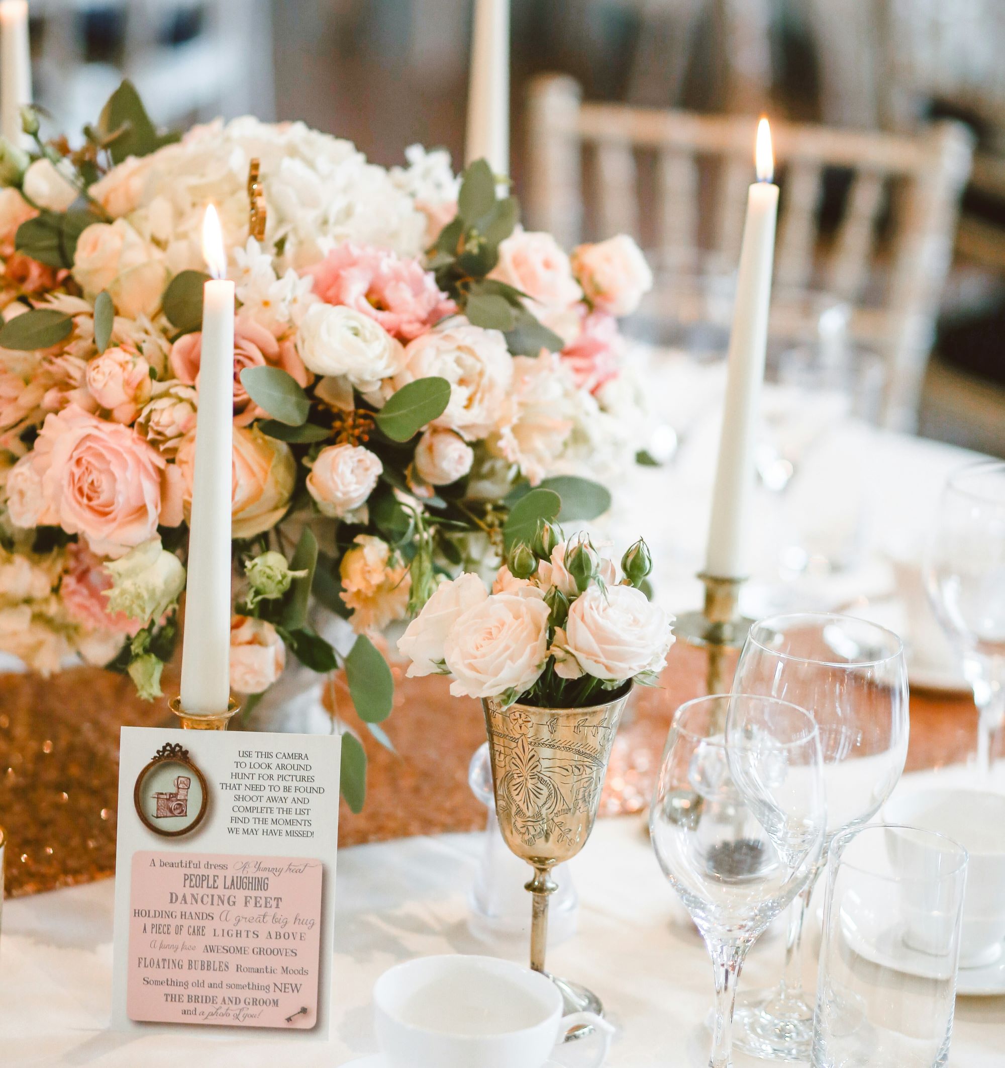 peach flowers on a wedding table